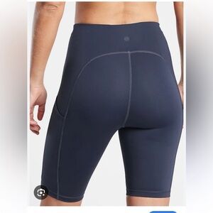 Athleta Ultimate Stash Pocket 9"
Short Navy size S NWT